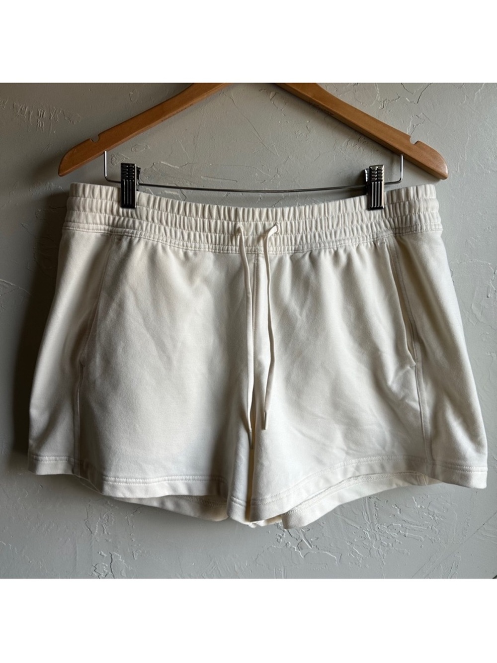 Athleta Cream Forever fleece elastic waist shorts! The perfect shorts/ literally